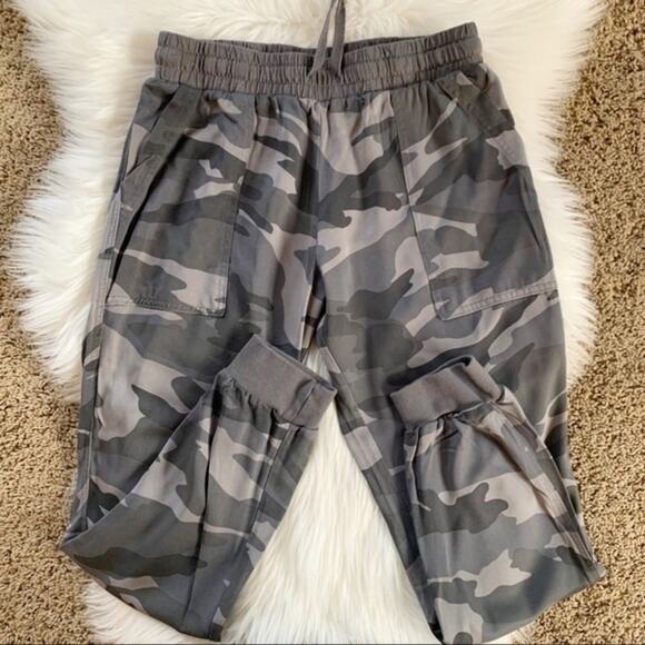 Splendid Pants - Splendid Camo Joggers Size XS